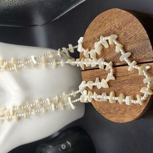 Stunning mother of pearl dove chipvlong length necklace can be doubled up N2923